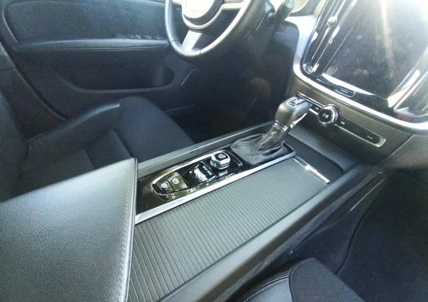 Volvo V60 cena 92900 przebieg: 60000, rok produkcji 2019 z Radom małe 781